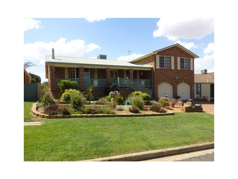 12 Hillcrest Avenue, Parkes NSW 2870