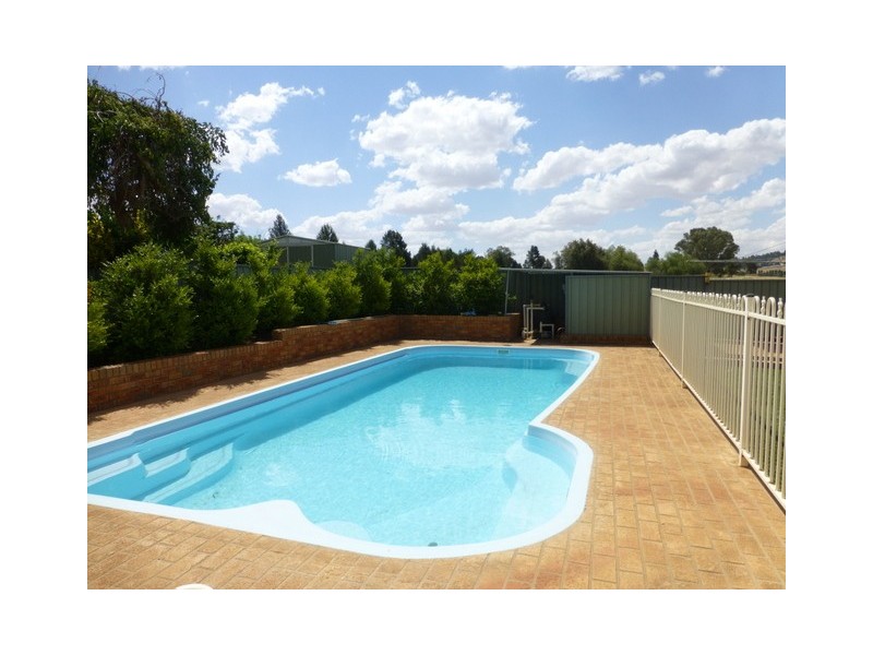 12 Hillcrest Avenue, Parkes NSW 2870
