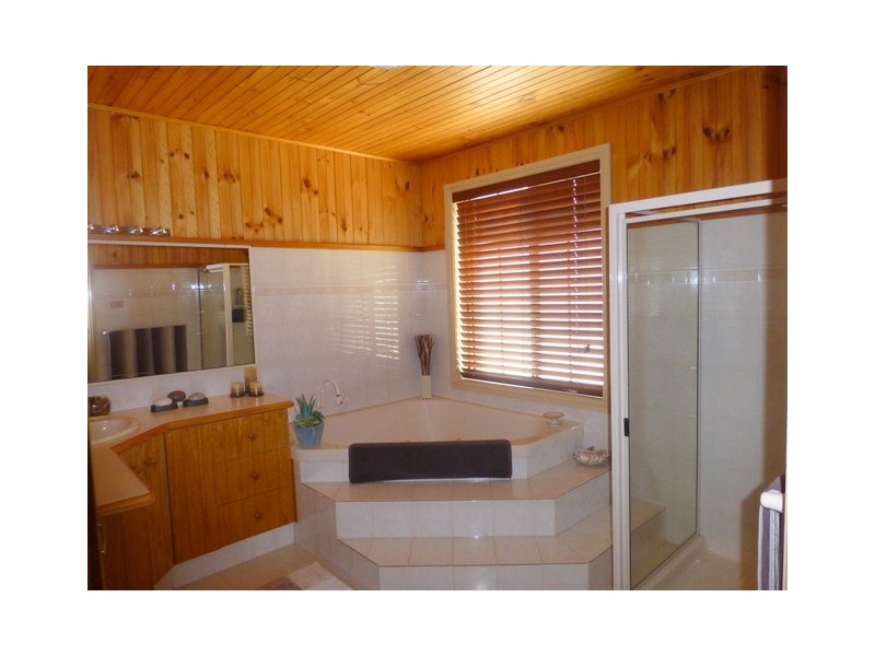 12 Hillcrest Avenue, Parkes NSW 2870
