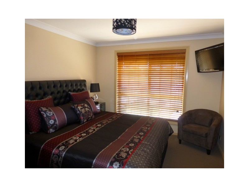 12 Hillcrest Avenue, Parkes NSW 2870