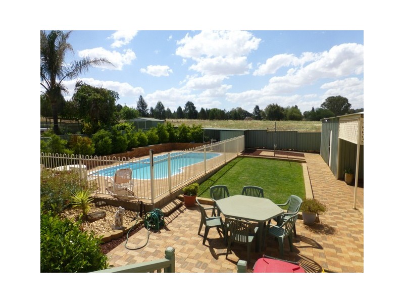12 Hillcrest Avenue, Parkes NSW 2870
