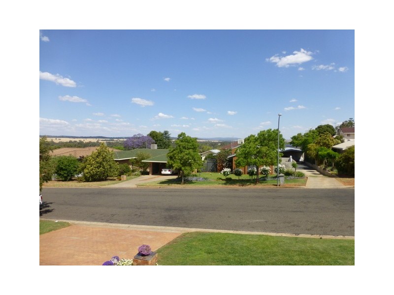 12 Hillcrest Avenue, Parkes NSW 2870
