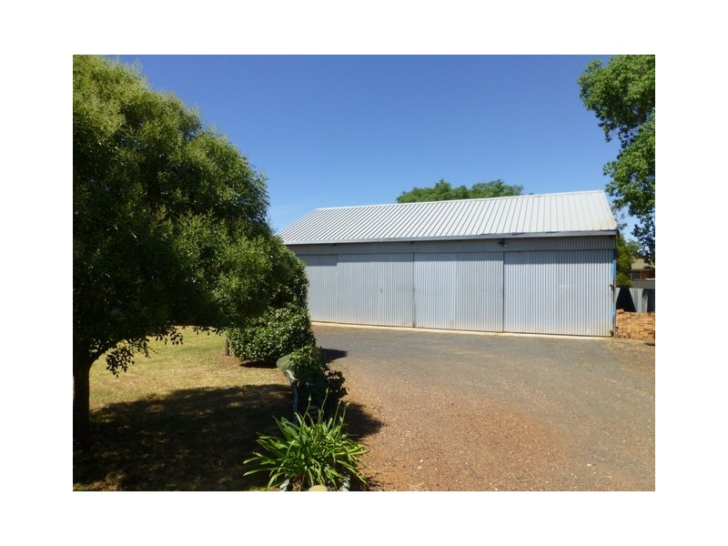 1 Kingsford Avenue, Parkes NSW 2870