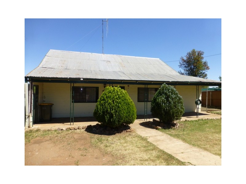 12 Paterson Street, Parkes NSW 2870