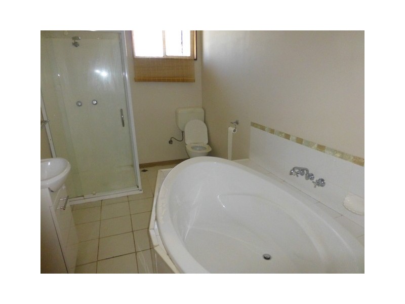 12 Paterson Street, Parkes NSW 2870
