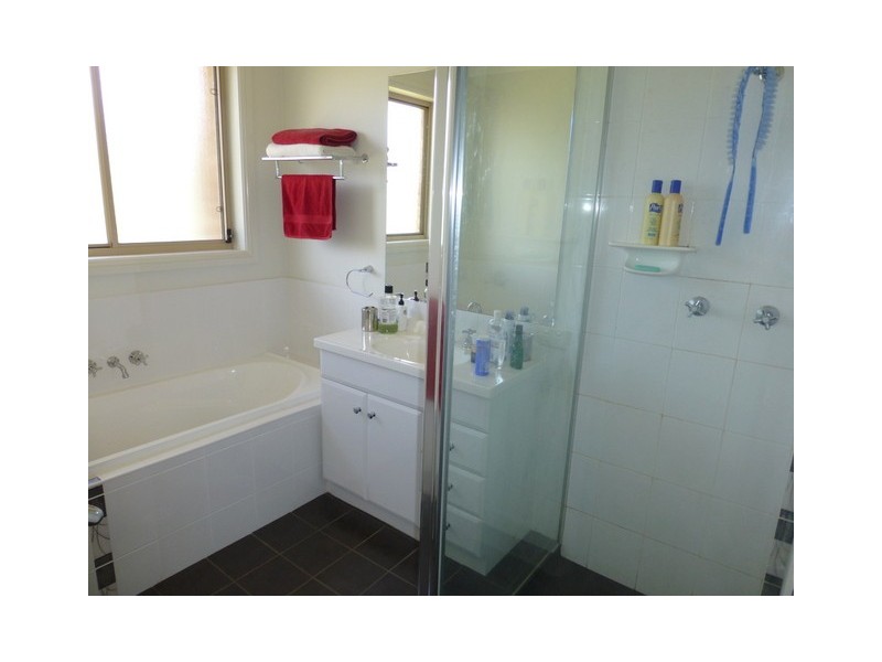 4 Mossgiel Place, Parkes NSW 2870