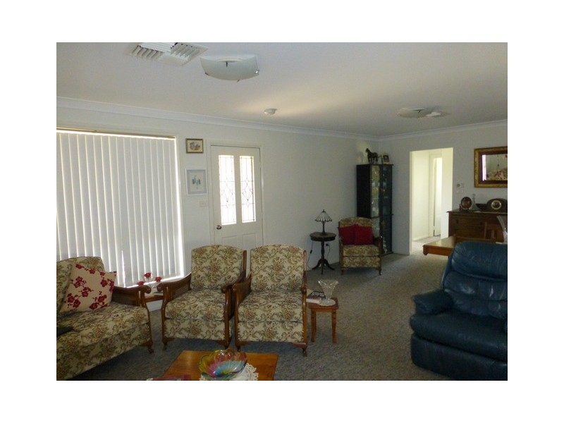 4 Mossgiel Place, Parkes NSW 2870