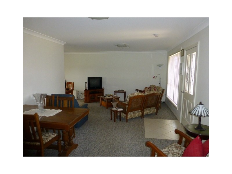 4 Mossgiel Place, Parkes NSW 2870