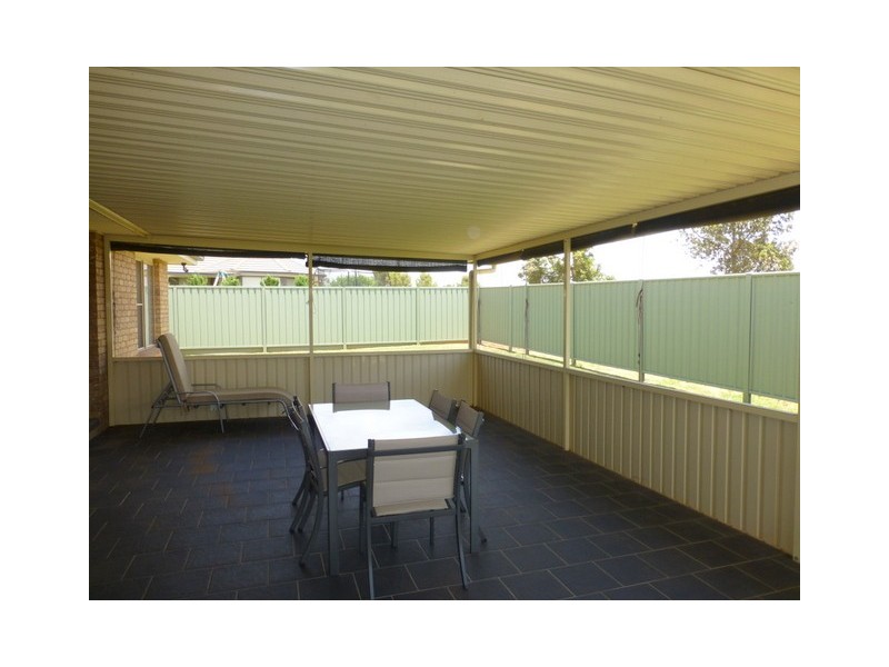 4 Mossgiel Place, Parkes NSW 2870