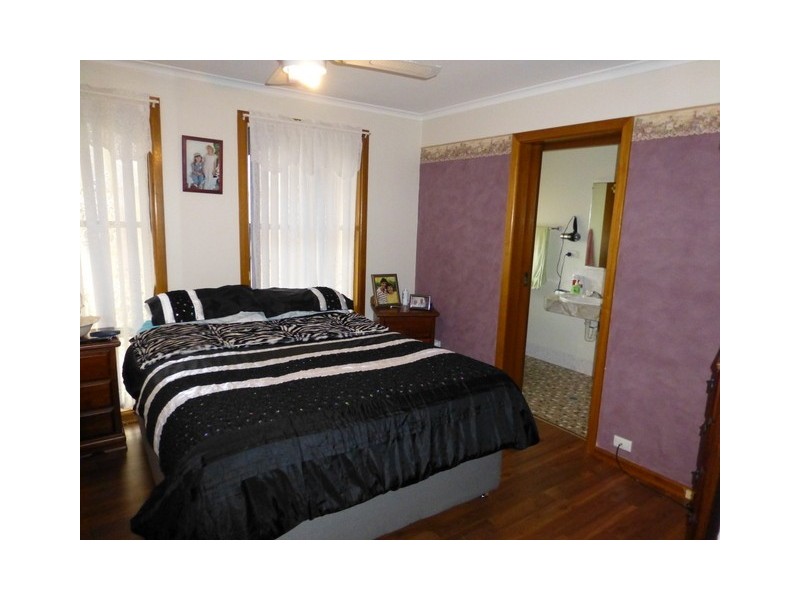 17 Brolgan Road, Parkes NSW 2870