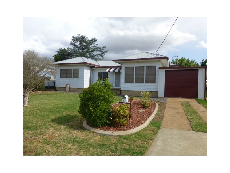 5 Brolgan Road, Parkes NSW 2870