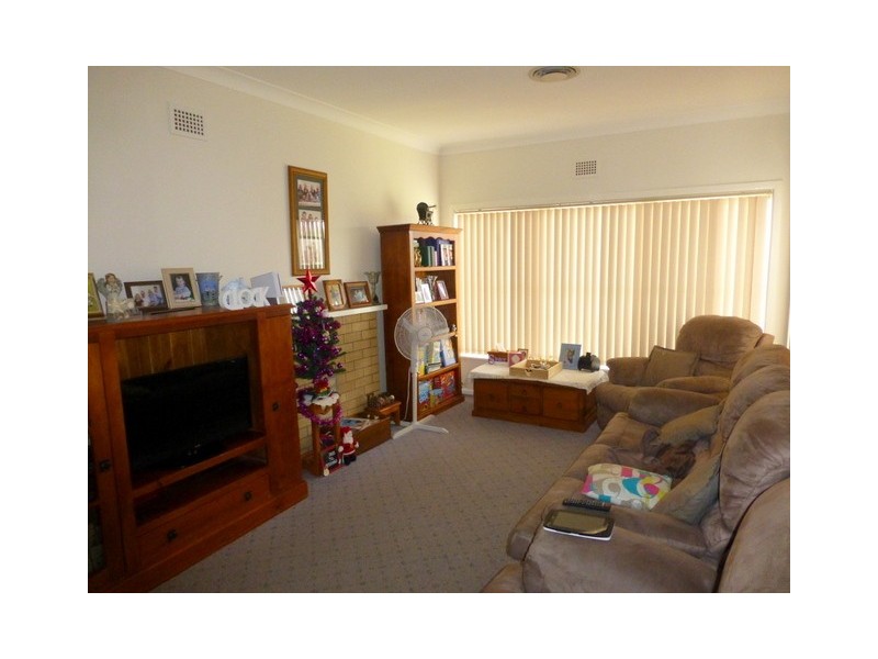 5 Brolgan Road, Parkes NSW 2870