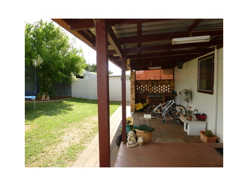 5 Brolgan Road, Parkes NSW 2870