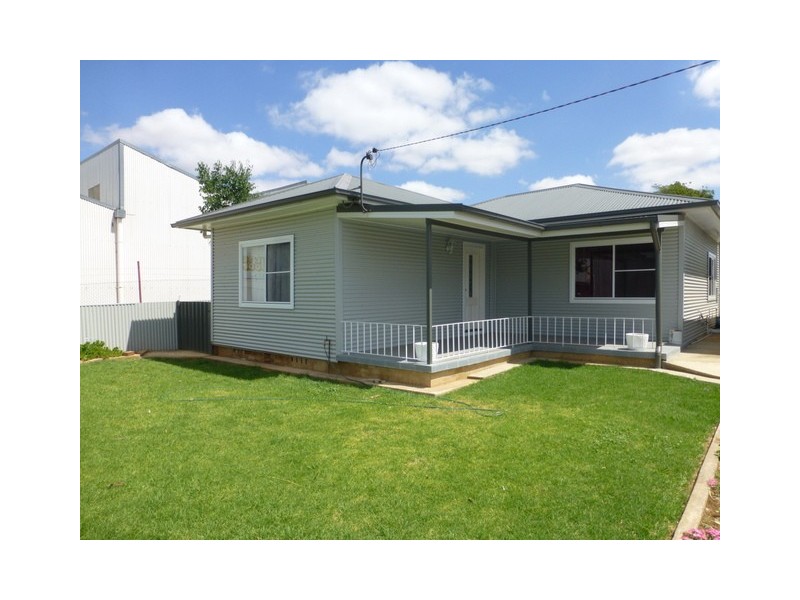 10 Oxley Street, Parkes NSW 2870