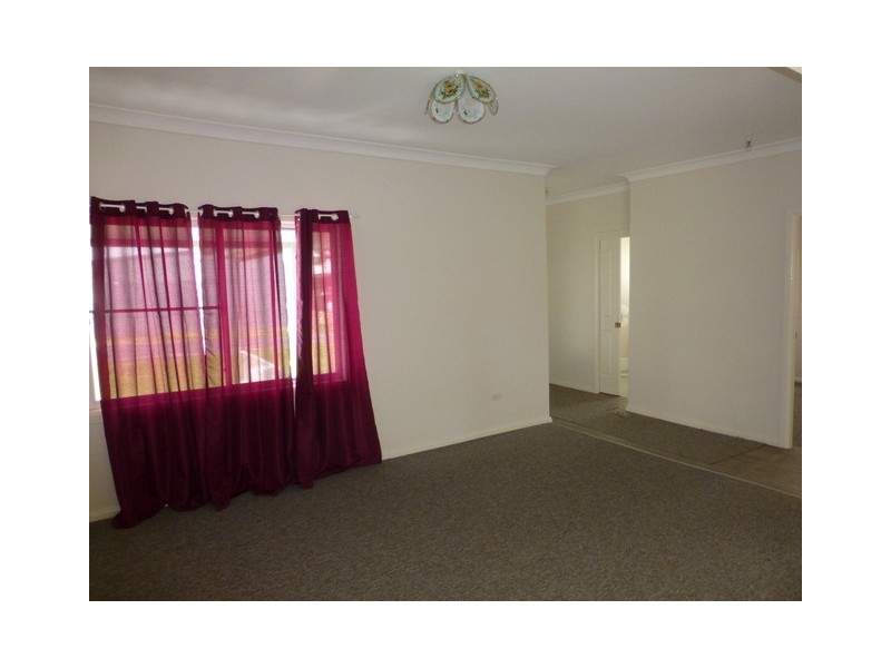 10 Oxley Street, Parkes NSW 2870