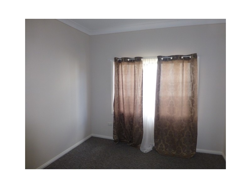 10 Oxley Street, Parkes NSW 2870