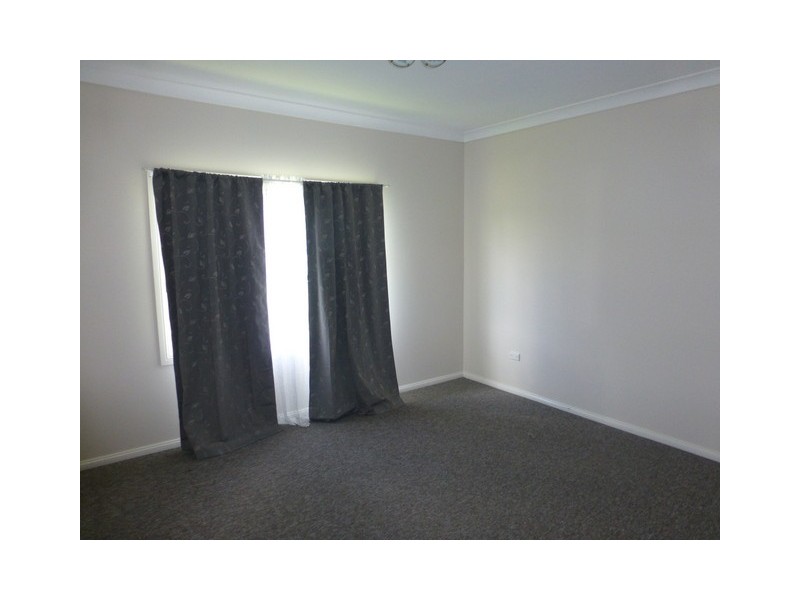 10 Oxley Street, Parkes NSW 2870