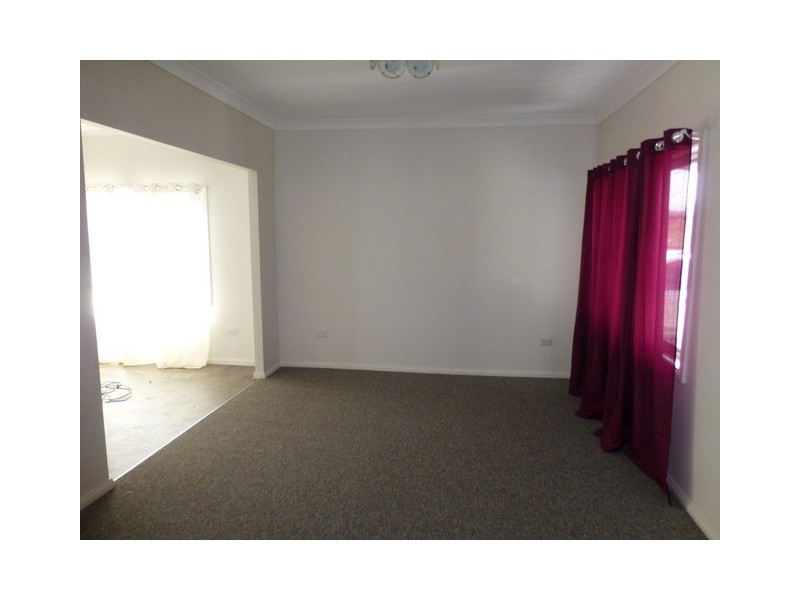 10 Oxley Street, Parkes NSW 2870