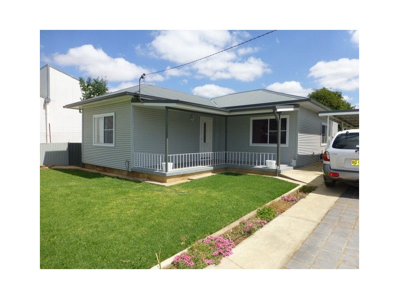 10 Oxley Street, Parkes NSW 2870