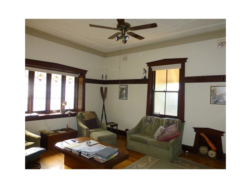 8 East Street, Parkes NSW 2870