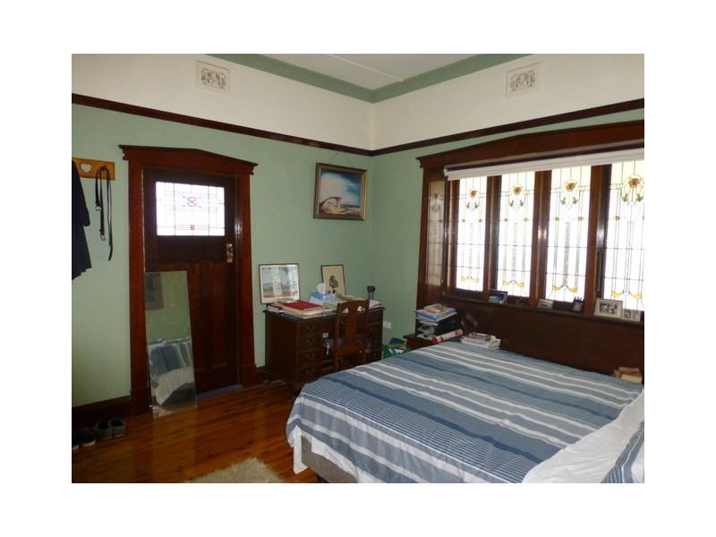 8 East Street, Parkes NSW 2870