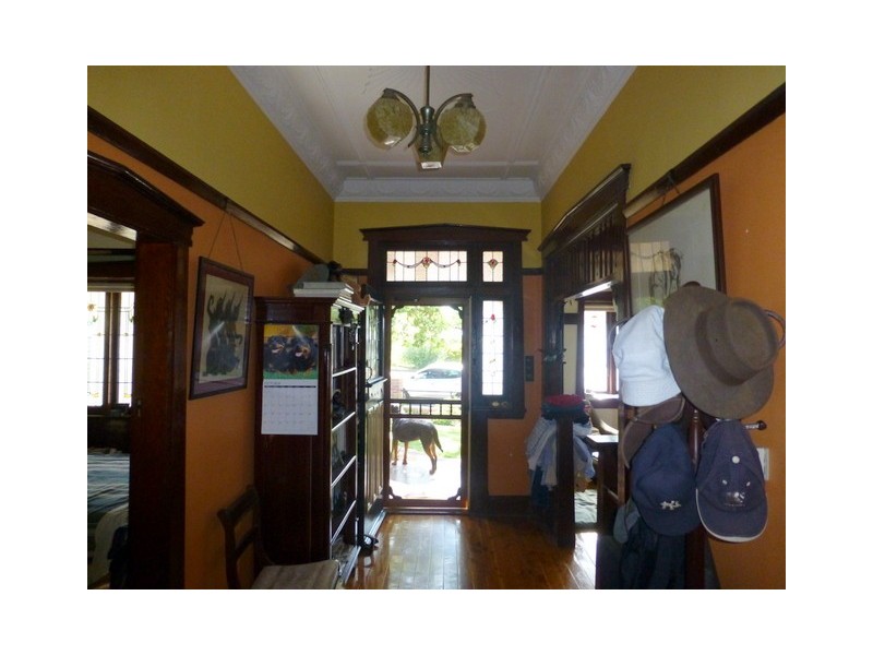 8 East Street, Parkes NSW 2870