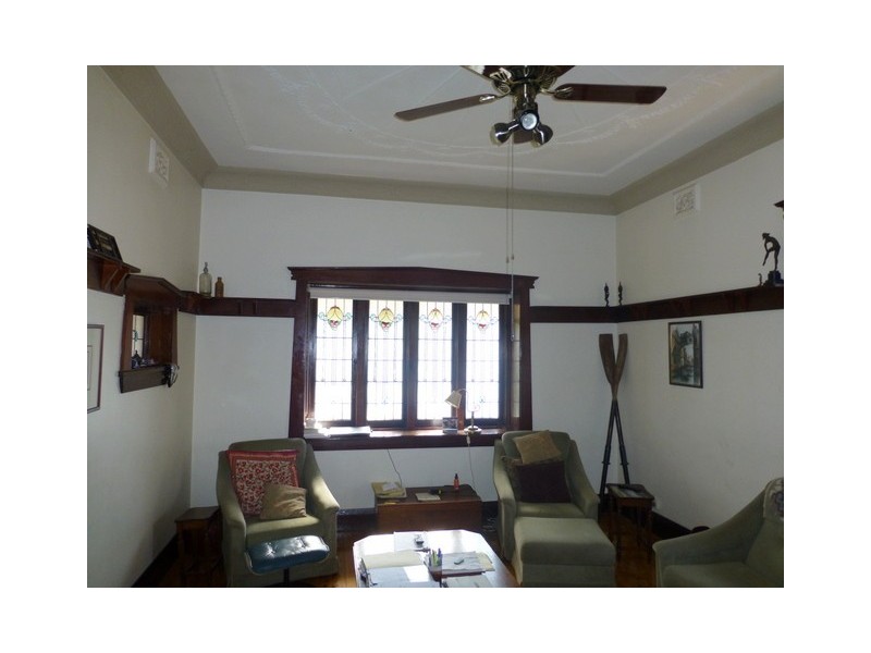 8 East Street, Parkes NSW 2870