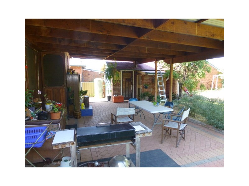 8 East Street, Parkes NSW 2870