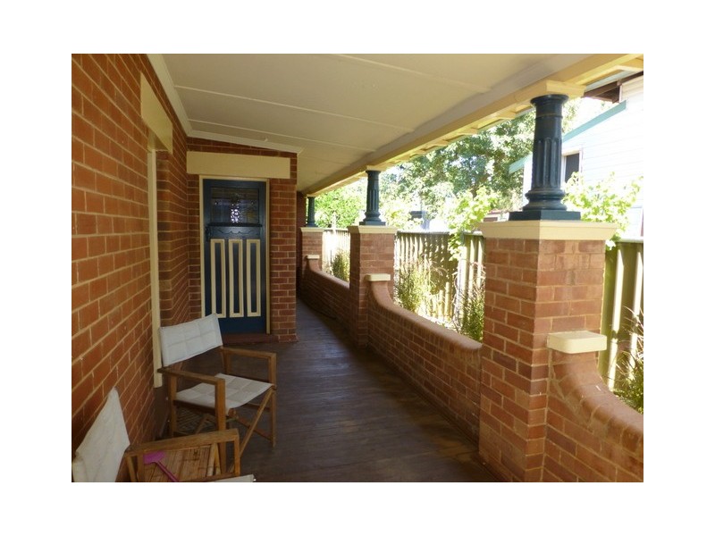 8 East Street, Parkes NSW 2870
