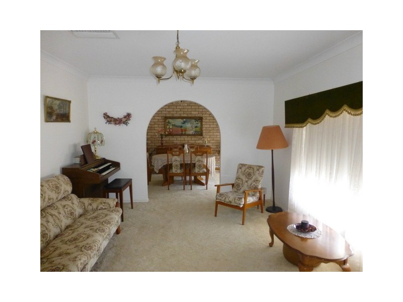 16 Jones Street, Parkes NSW 2870