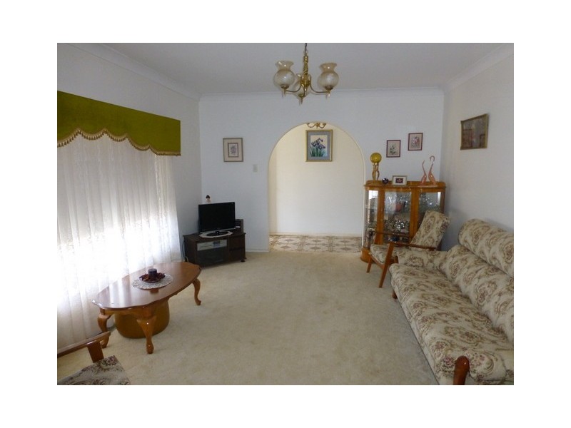 16 Jones Street, Parkes NSW 2870