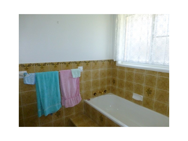 16 Jones Street, Parkes NSW 2870