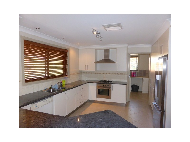 9 Thornbury Street, Parkes NSW 2870