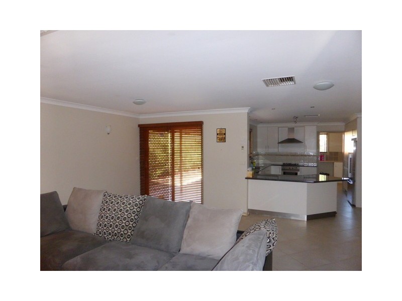 9 Thornbury Street, Parkes NSW 2870