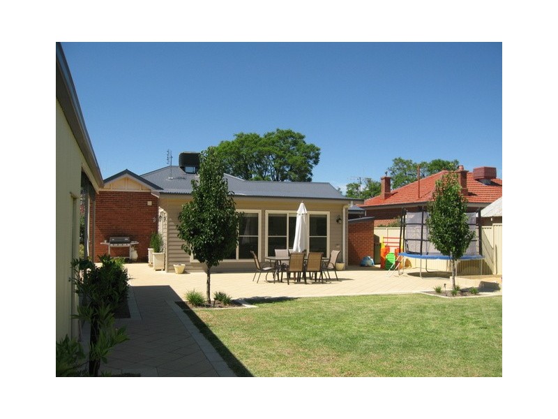 6 Rees Avenue, Parkes NSW 2870