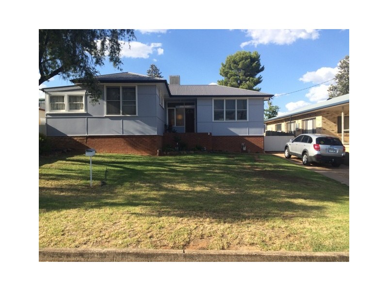 2 Kookaburra Street, Parkes NSW 2870