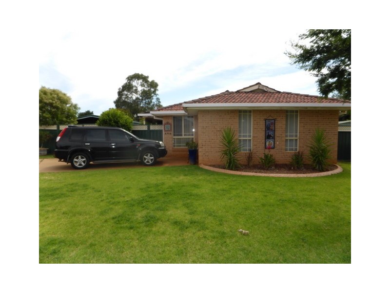 2 Thomas Tom Cres, Parkes NSW 2870