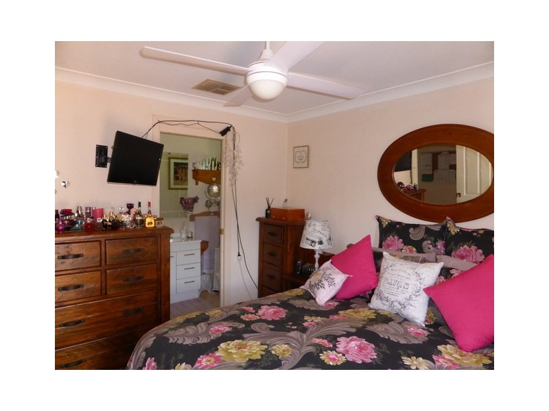 2 Thomas Tom Cres, Parkes NSW 2870