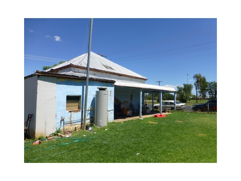 11 Bogan Street, Peak Hill NSW 2869