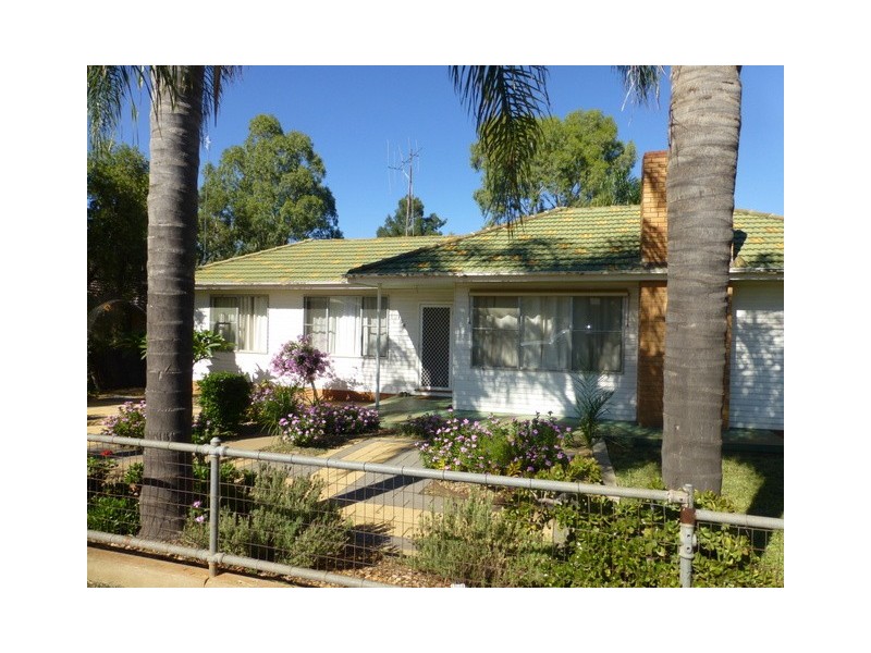 108 Euchie Street, Peak Hill NSW 2869