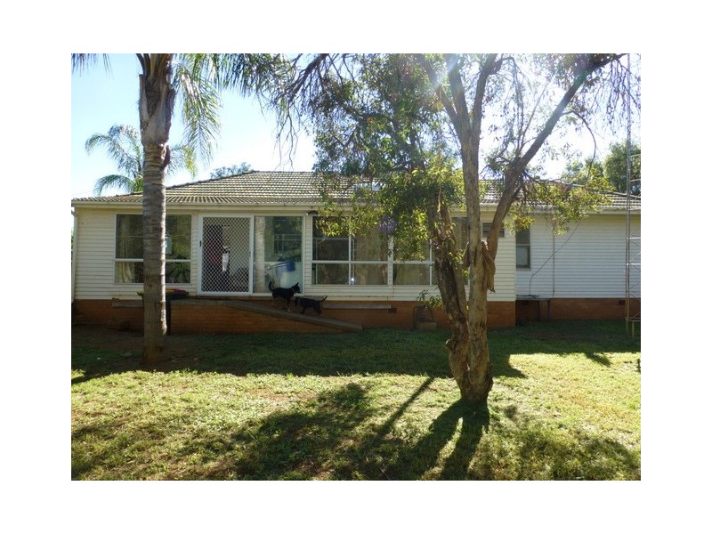 108 Euchie Street, Peak Hill NSW 2869