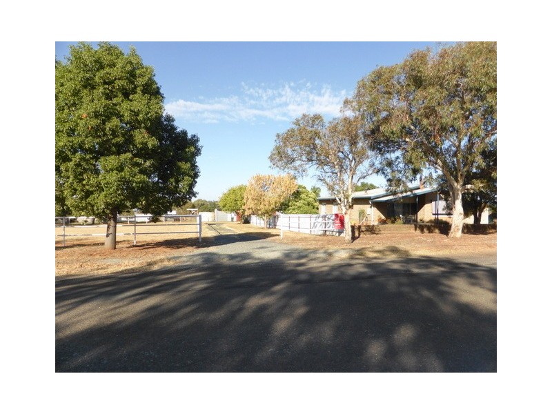 129 Victoria Street, Parkes NSW 2870