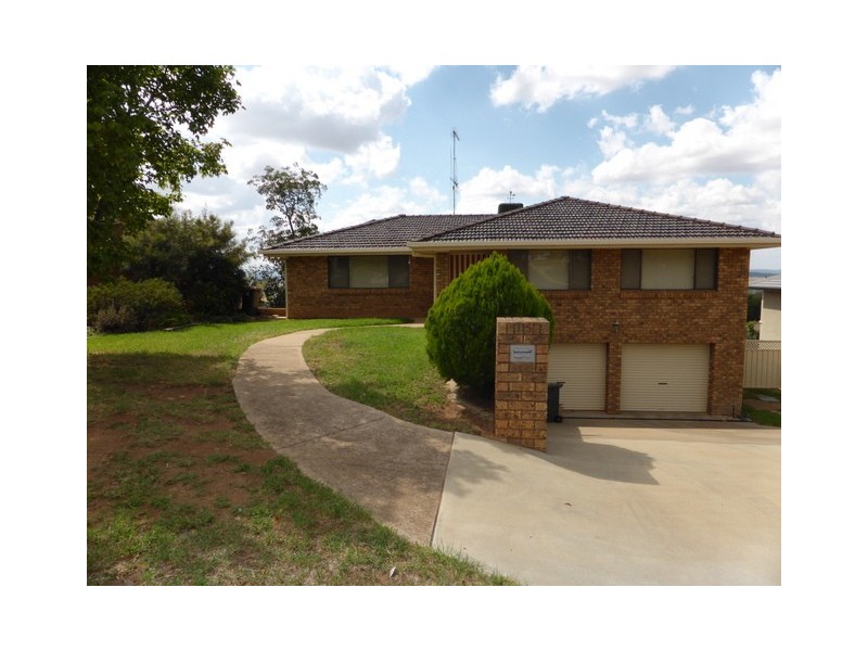 15 Mendos Place, Parkes NSW 2870