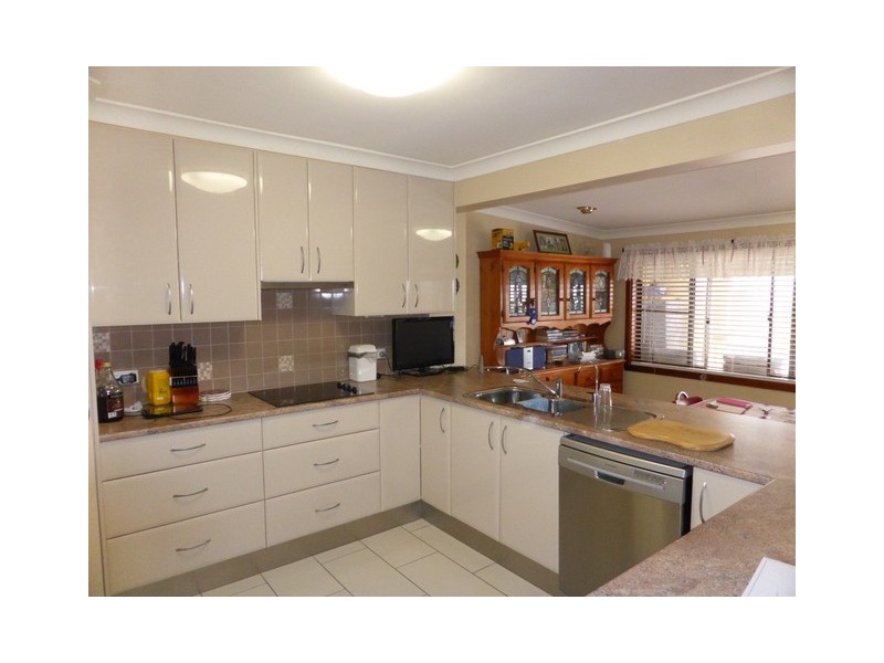 15 Mendos Place, Parkes NSW 2870