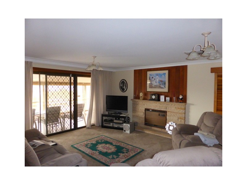 15 Mendos Place, Parkes NSW 2870