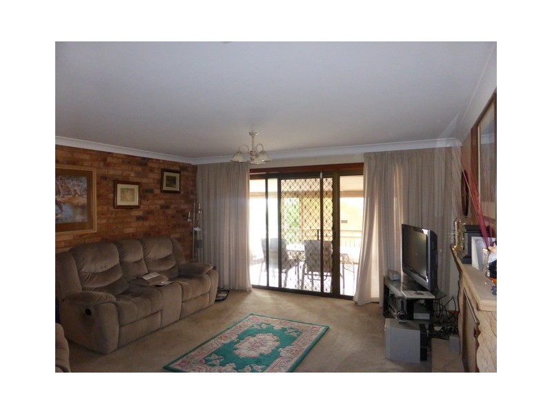 15 Mendos Place, Parkes NSW 2870