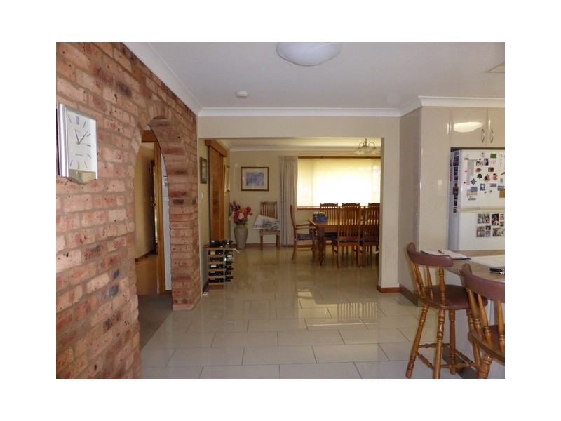 15 Mendos Place, Parkes NSW 2870