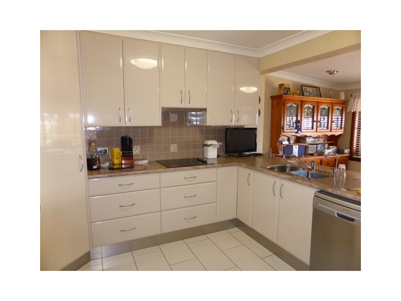 15 Mendos Place, Parkes NSW 2870