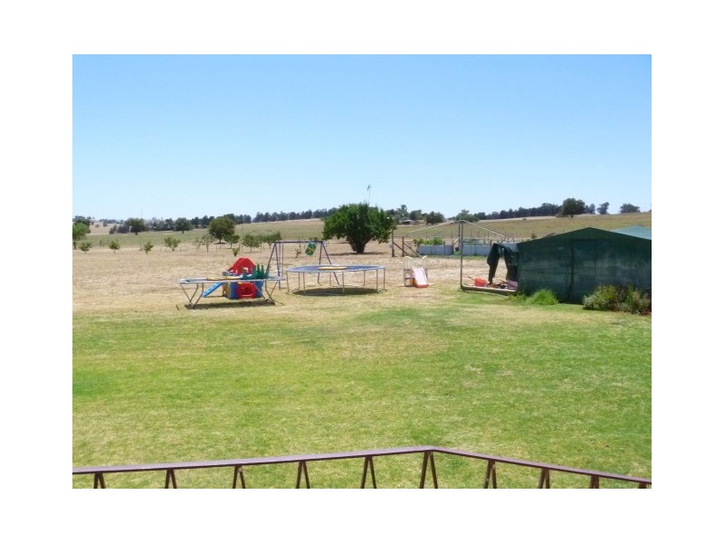 35 Noble Road, Parkes NSW 2870