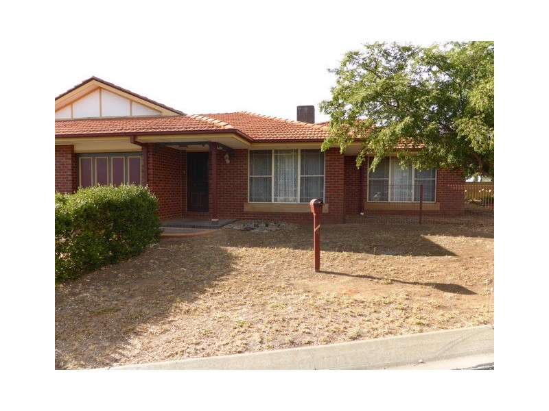 1/4 Friendship Place, Parkes NSW 2870